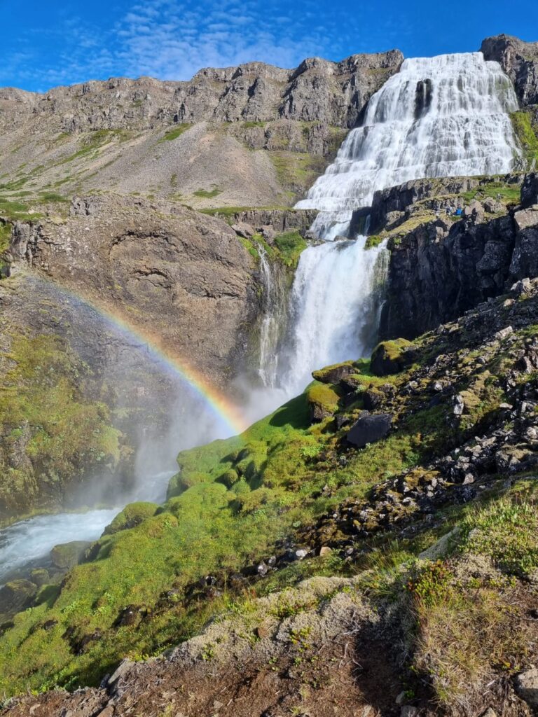 Westfjords wodospad Strompgljufrafoss tęcza - Islandia blisko natury